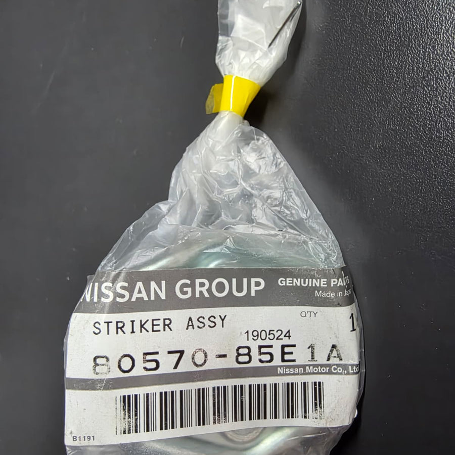 Genuine Nissan Door Striker Fits Nissan S14 Silvia, 200SX, R32 Skyline, E50/E51 Elgrand, K11 March, Y61 Patrol & N14/N15 Pulsar 80570-85E1A